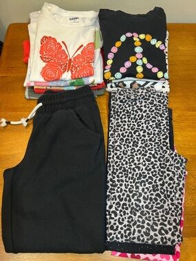 Cat & jack bundle leggings and top Size 7-8 Y
(13 pieces)